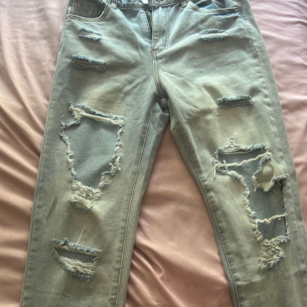 Ripped Detail Straight Leg Baggy Jeans